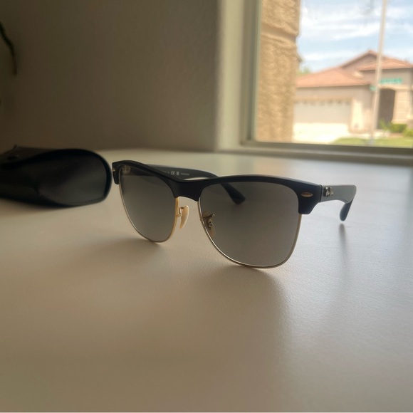 Selling case and Ray Ban Clubmasters - Picture 2 of 4